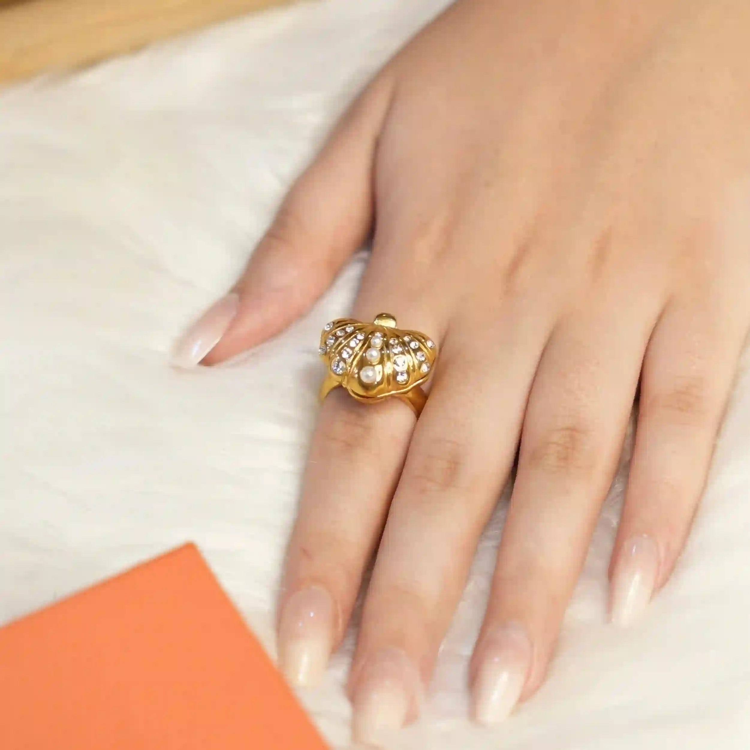 Wearing 18ik Gold plated Shell Pearl Ring - Pearlora.