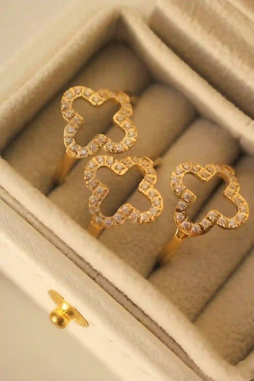 Hollow Clover Ring
