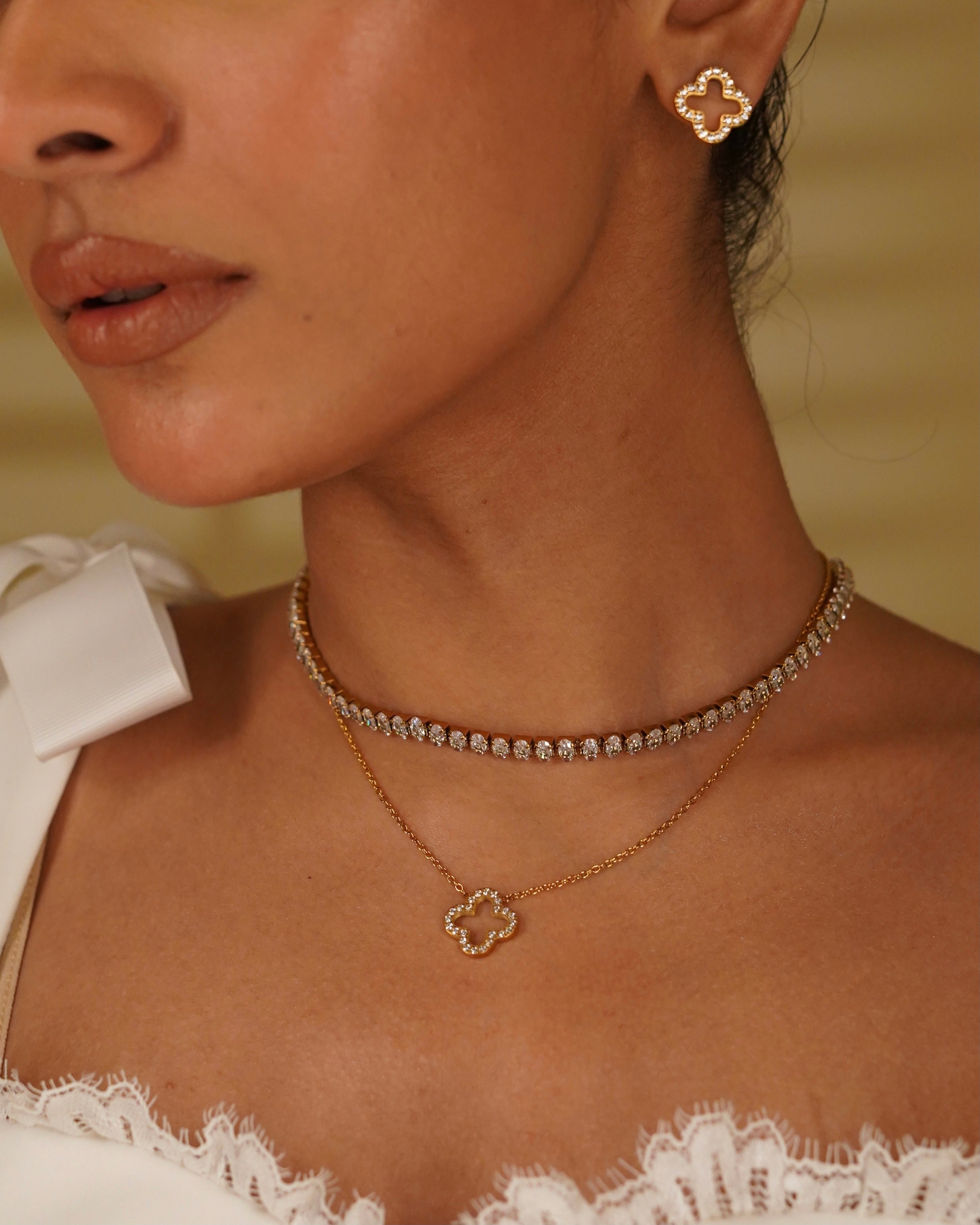 Hollow Clover Studded Necklace